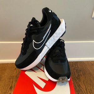 Nike Fontanka Waffle black - women’s shoe size 7.5